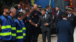 Incendies: Macron alerte sur la pire situation en France depuis 1945