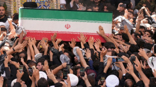 Massif &eacute;change de frappes entre l'Iran et les Etats-Unis avant l'inhumation de Khamenei