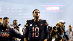 Williams, Santos lead Bears over Patriots