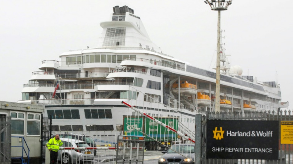 Cruzeiro de luxo bloqueado em Belfast h&aacute; meses finalmente vai iniciar sua volta ao mundo
