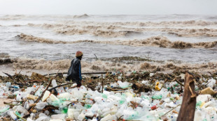 Ciudad sudafricana de Durban intenta volver a la normalidad tras inundaciones hist&oacute;ricas