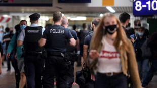 Sturzbetrunkener Vater torkelt mit Baby durch M&uuml;nchner Bahnhof