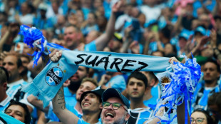 A puro gol y carisma, Luis Su&aacute;rez cautiva al sur de Brasil