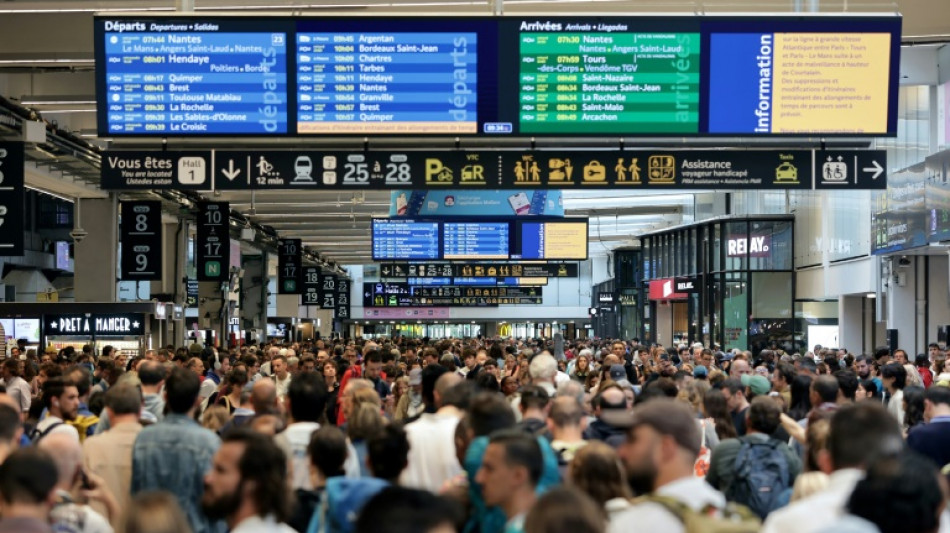 Attaque contre la SNCF: &agrave; la gare Montparnasse, des passagers restent &agrave; quai