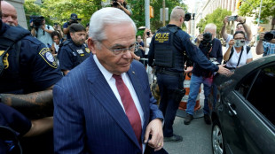 Condenado por corrup&ccedil;&atilde;o, senador Bob Men&eacute;ndez deixar&aacute; cargo em agosto