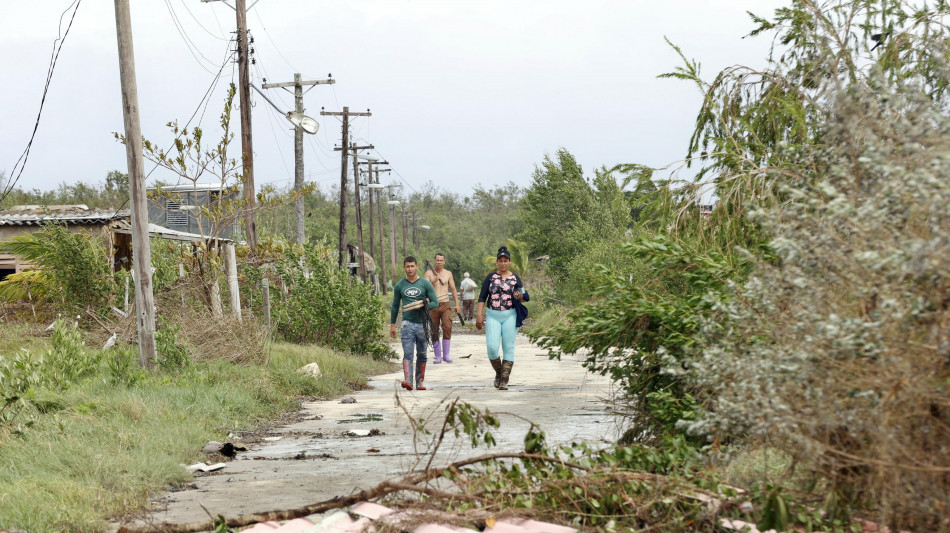 Torna l'elettricit&agrave; a Cuba dopo il passaggio dell'uragano Rafael