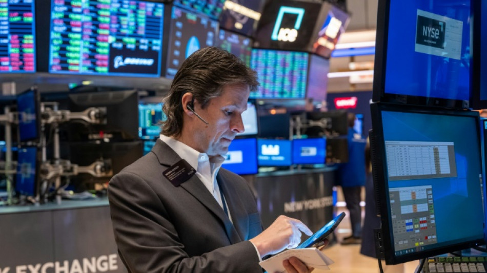 Ap&oacute;s 5 meses de ganhos, Wall Street encerra abril em queda