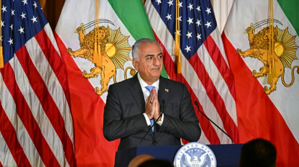 Filho de xá pede que iranianos rompam com a República Islâmica