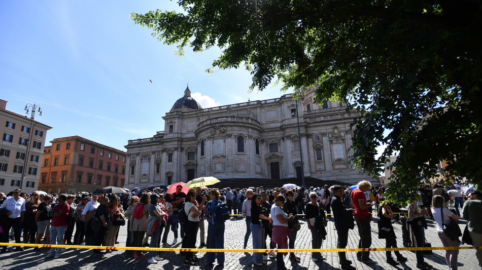 Papa: 20mila fedeli a Santa Maria Maggiore, 13 mila gi&agrave; entrati