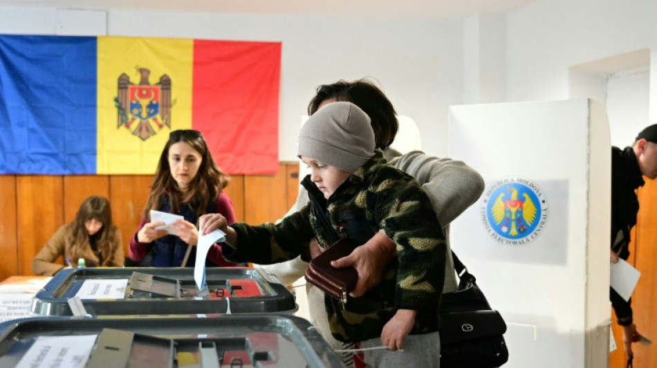 Le parti pro-européen PAS largement en tête des législatives en Moldavie