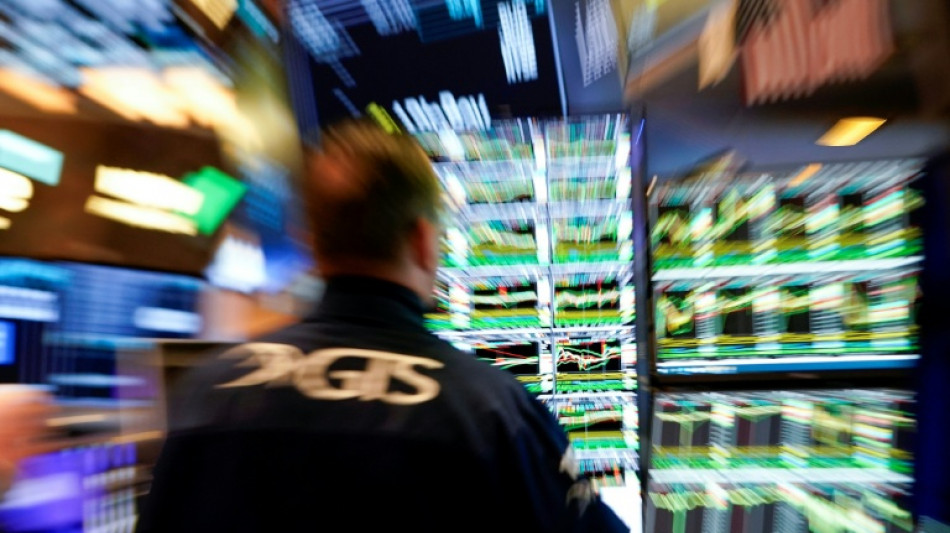 Les r&eacute;sultats d'entreprises poussent Wall Street