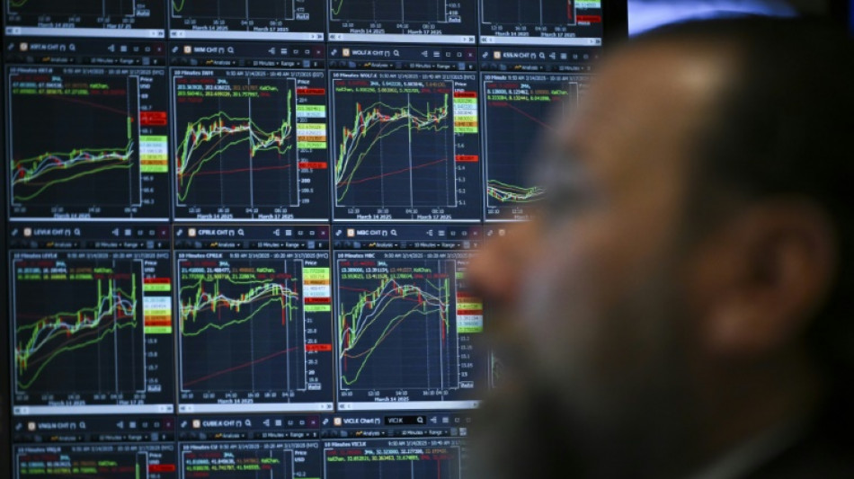 Wall Street termine en baisse, déboussolée face aux droits de douane