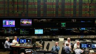 Après le revers électoral de Milei, contrecoup sur les marchés, appel à l'autocritique