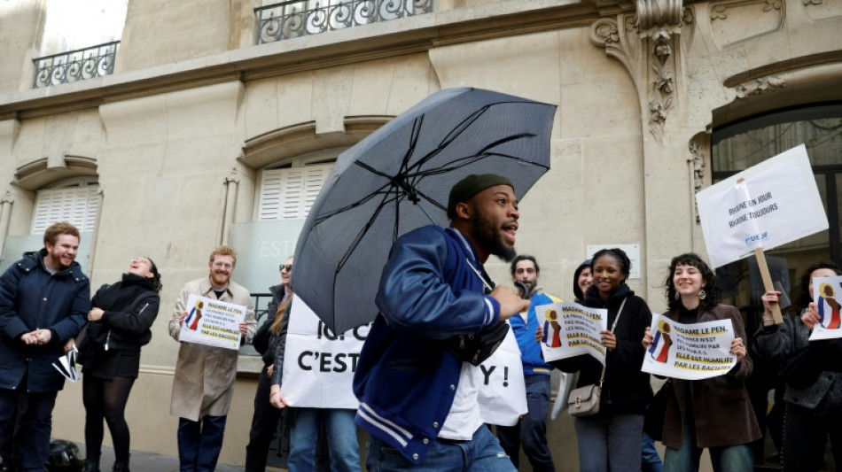Protestos ligados aos Jogos Ol&iacute;mpicos tomam as ruas de Paris
