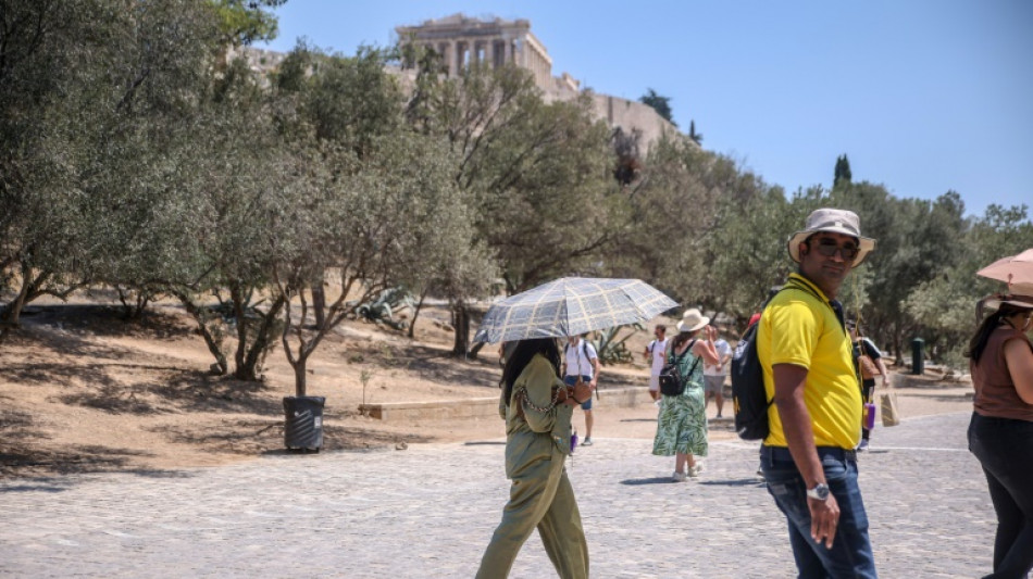 "Une chaleur bouillante": &agrave; Ath&egrave;nes, les touristes partiellement priv&eacute;s d'Acropole