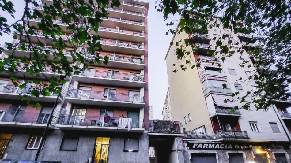 &Egrave; grave un bimbo caduto dal balcone a Torino