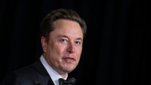 Musk ter&aacute; que seguir submetendo suas publica&ccedil;&otilde;es sobre Tesla a aval de advogado da empresa