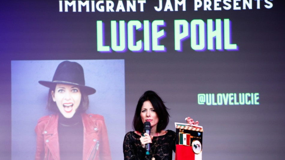 'Clima de desespero': humoristas imigrantes satirizam a repressão de Trump