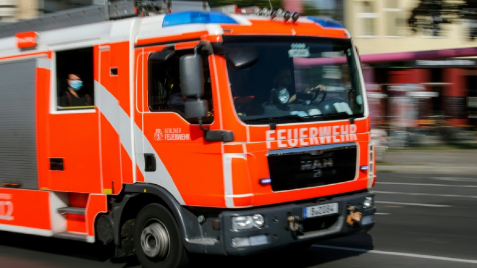 Zwei Tote: Kleinflugzeug st&uuml;rzt auf Wohnhaus in Niedersachsen