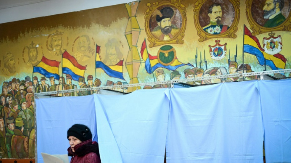 Rom&ecirc;nia volta &agrave;s urnas para eleger Parlamento com a extrema direita &agrave; espreita