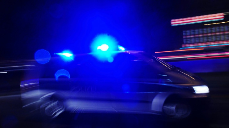 Mutma&szlig;licher Dieb steckt in Altkleidercontainer: Beamte greifen zu Trennschleifer