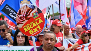 Trabajadores marchan en apoyo a la propuesta de Lula para reducir la jornada laboral en Brasil
