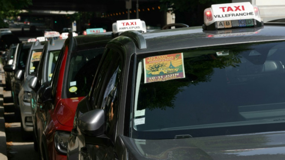 Grogne des taxis: le gouvernement va étudier leurs propositions