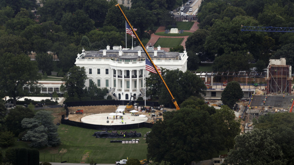 Corte Suprema, Trump pu&ograve; per ora continuare i lavori alla sala da ballo