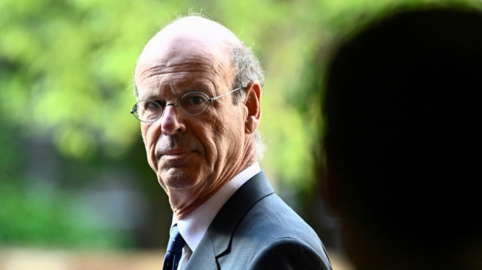 Déport d'Eric Lombard: un casse-tête inédit pour le gouvernement