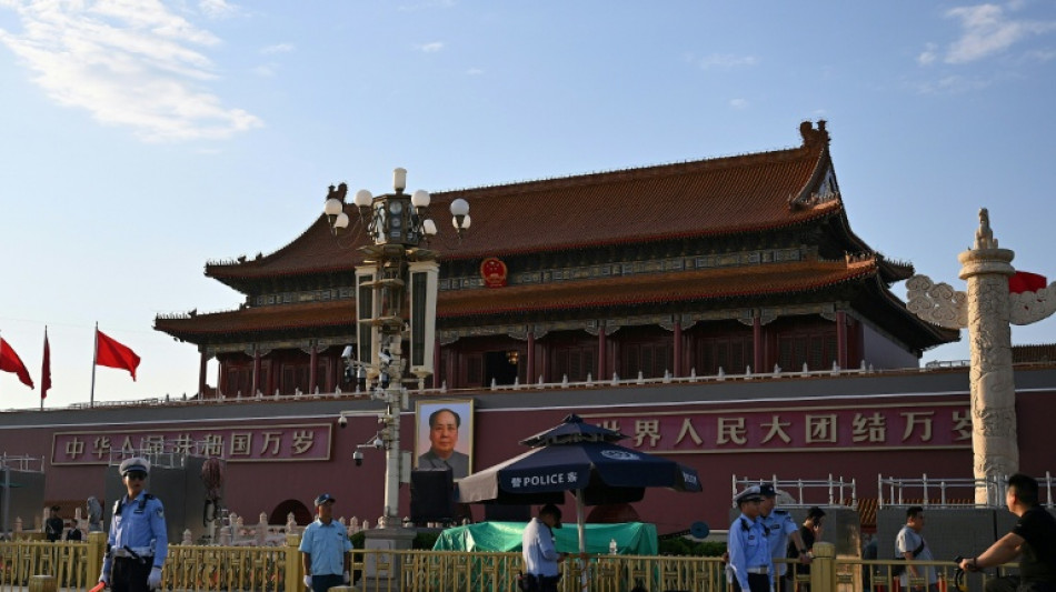 Kim et Poutine aux côtés du président chinois pour un défilé militaire géant