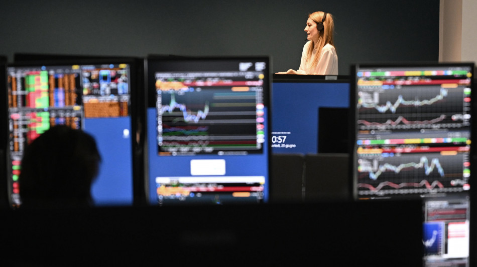 Borsa: Milano punta ai massimi con Azimut, Stellantis e Snam