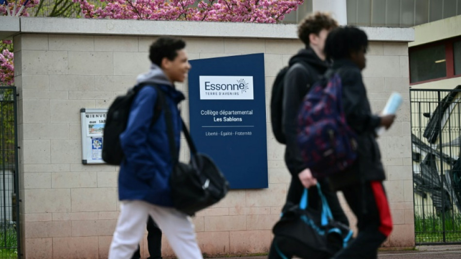 Como&ccedil;&atilde;o na Fran&ccedil;a por morte de adolescente ap&oacute;s espancamento