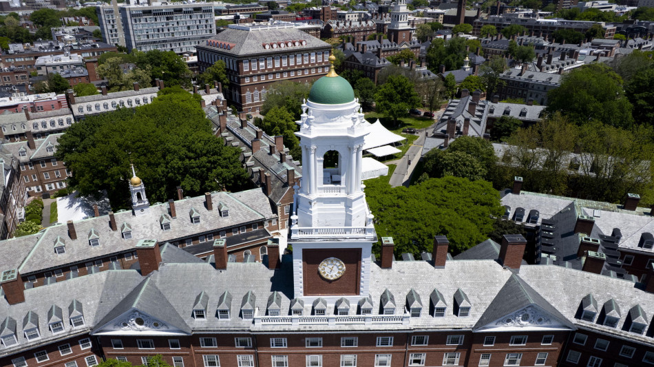 Harvard impugna in tribunale stop Trump agli studenti stranieri