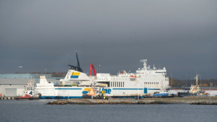 El ferri varado en el mar B&aacute;ltico, remolcado a un puerto del sur de Suecia