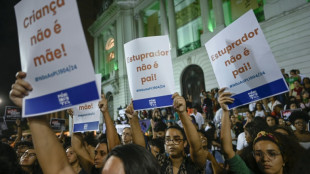 'Crian&ccedil;a n&atilde;o &eacute; m&atilde;e': milhares protestam contra PL que endurece penas por aborto