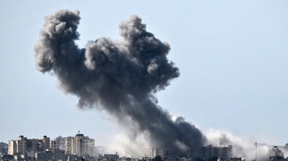 Israel intensifica bombardeos en Gaza antes de una incursi&oacute;n terrestre