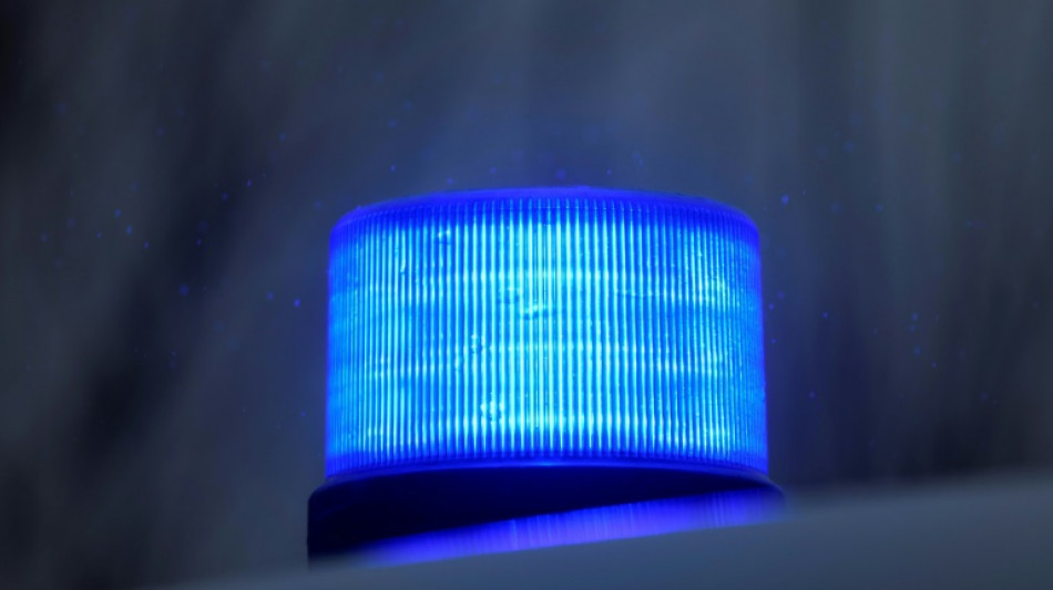 61-J&auml;hriger rast mit Auto &uuml;ber Mercedes-Werksgel&auml;nde in Sindelfingen