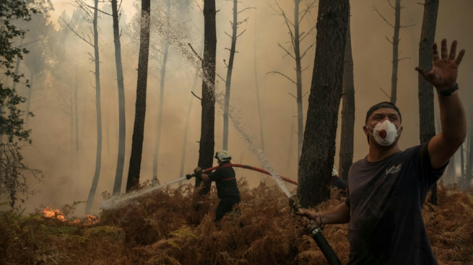 En Gironde, optimisme face au m&eacute;gafeu "stabilis&eacute;", nouveaux retours d'&eacute;vacu&eacute;s