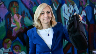 Warken will Masken-Bericht doch dem Ausschuss vorlegen - mit geschwärzten Stellen