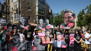 Famiglie ostaggi 'terrorizzate' dichiarano stato emergenza