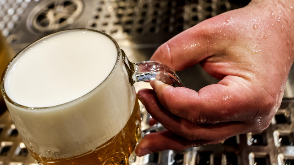 In Francia va a ruba la birra 'John Lemon', ma Yoko Ono la fa vietare