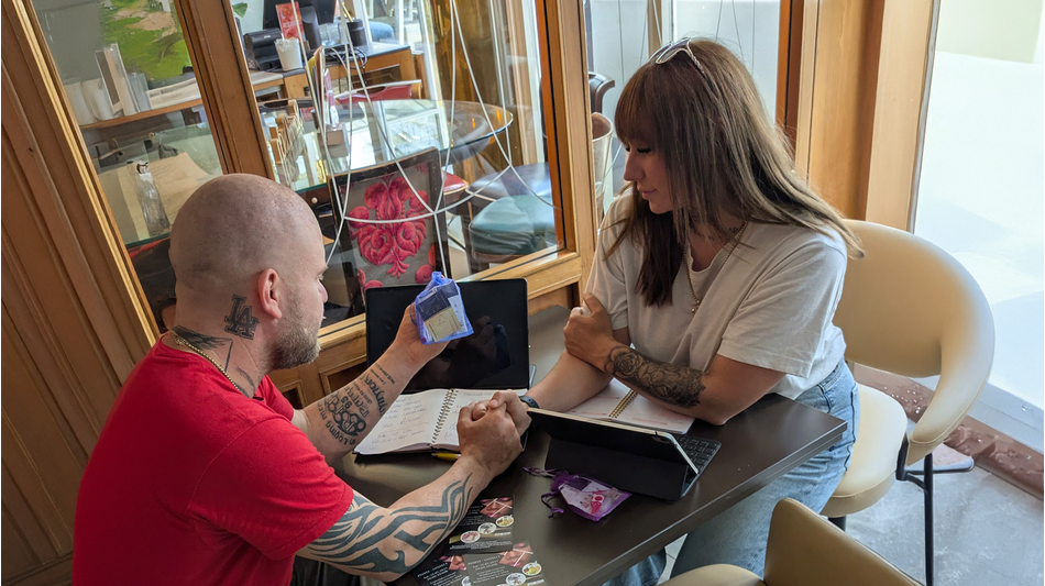 Pflege f&uuml;r jedes Alter? Adam & Vanessa im kritischen Vergleich